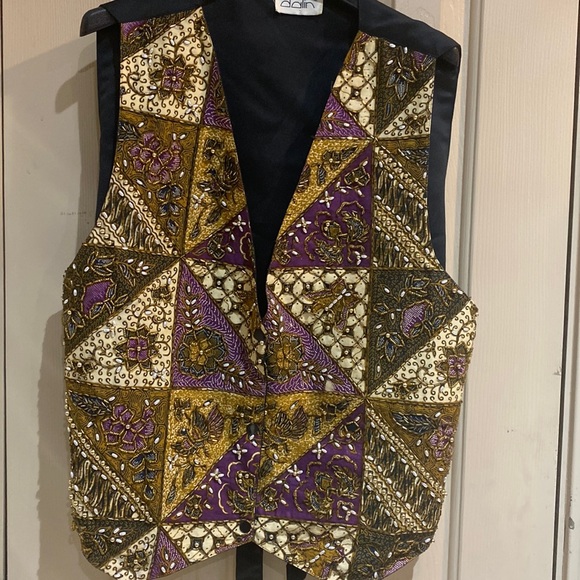 Vintage dalin vest decorated with o lot of beads. - Picture 1 of 6